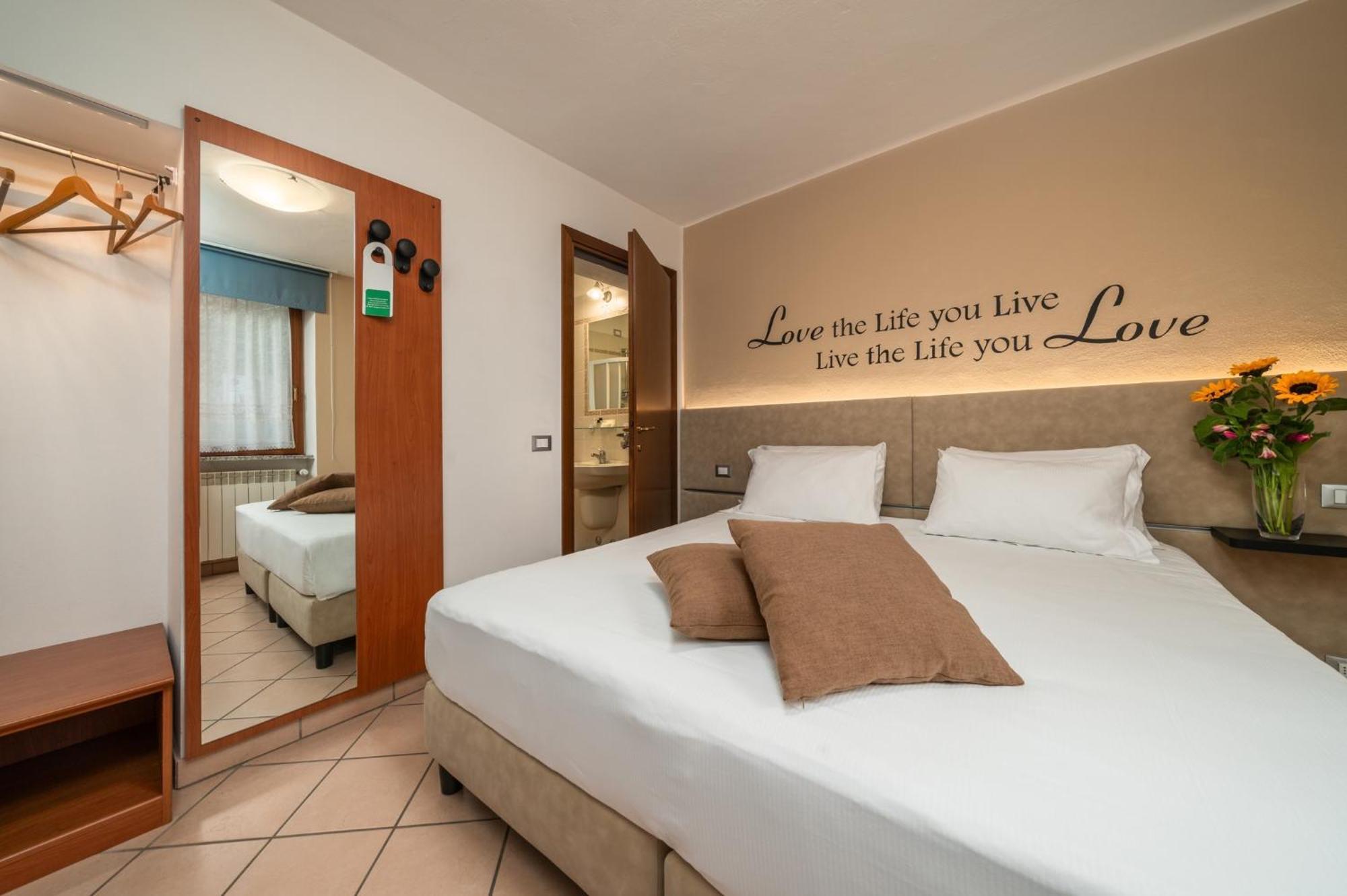 Hotel Oasi Verde Bienno Eksteriør bilde