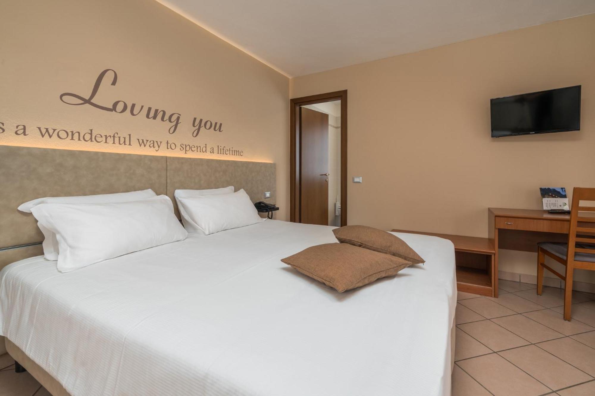 Hotel Oasi Verde Bienno Eksteriør bilde